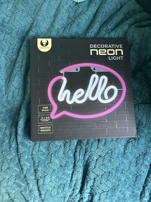 Neon różowy hello