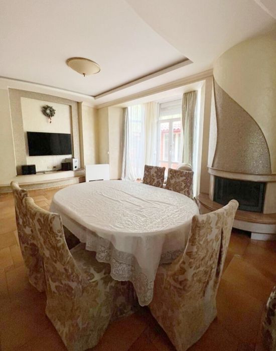 615 Будинок біля Дніпра подобово з озером