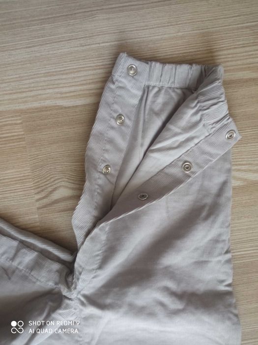 Spodnie ogrodniczki ze Smyka. Rozm. 74 cm.