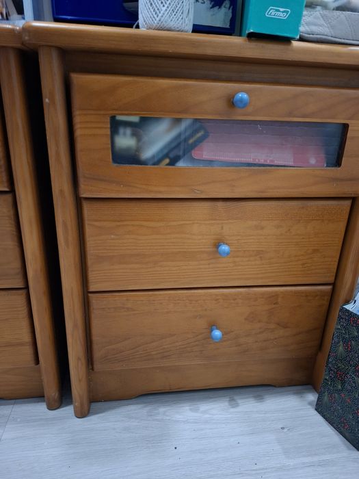 Mesas de cabeceira em cerejeira