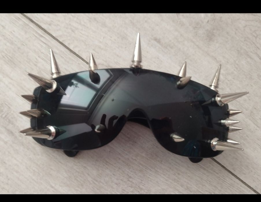 Нові молодіжні чорні окуляри від сонця з шипами беленсіага