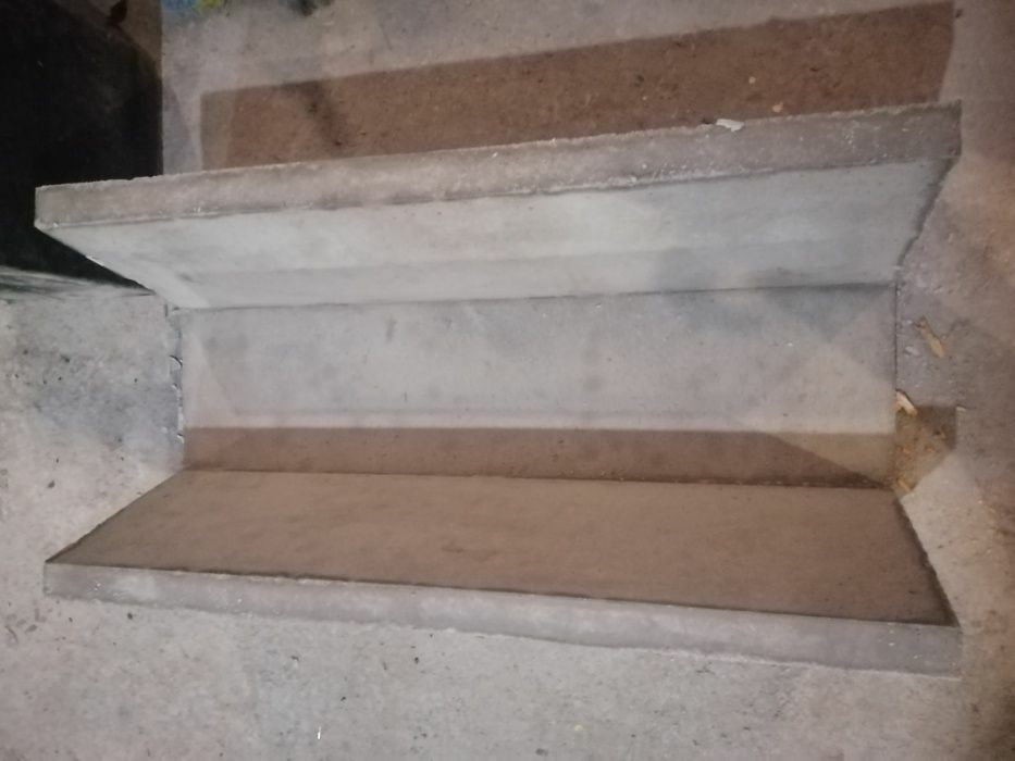 Продаємо бетоні капелюхи, бардюри та залізо бетонні жолоба-лотки.