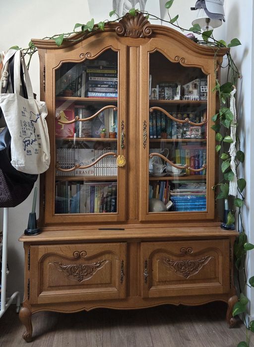 Szafa gablota w stylu rustykalnym/ludwikowskim/retro