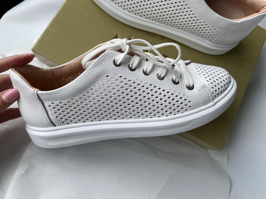 Шкіряні мокасини нові