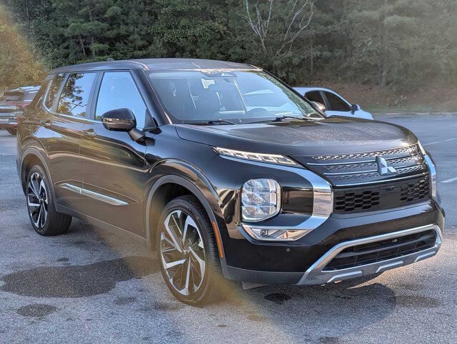 Mitsubishi Outlander      2023
