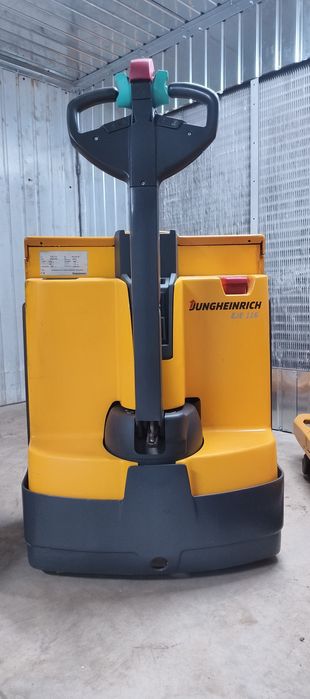 електричний візок Jungheinrich EJE 116 та  toyota  BT 160