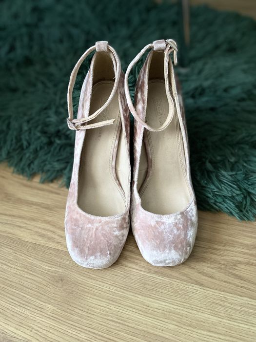 Buty na grubym obcasie, rozmiar 38