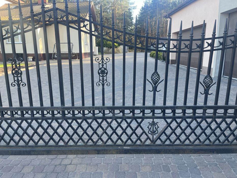 Brama ogrodzeniowa przesuwna kuta