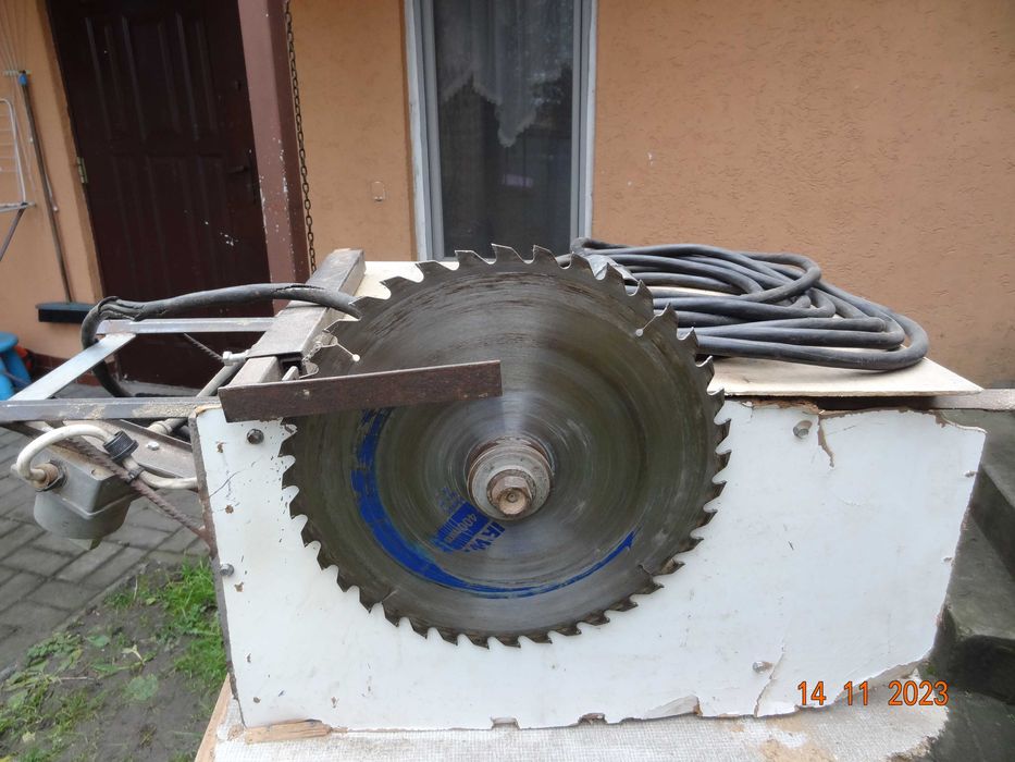 Krajzega z przesuwnym blatem