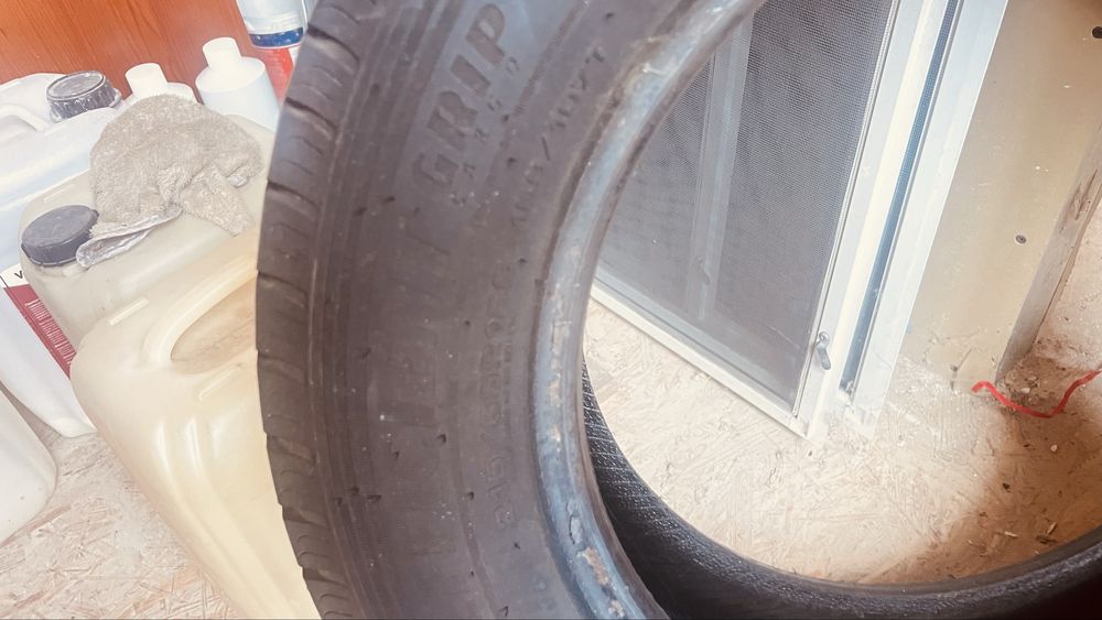 Резину 215/65R16c 109/107T.   2 шт