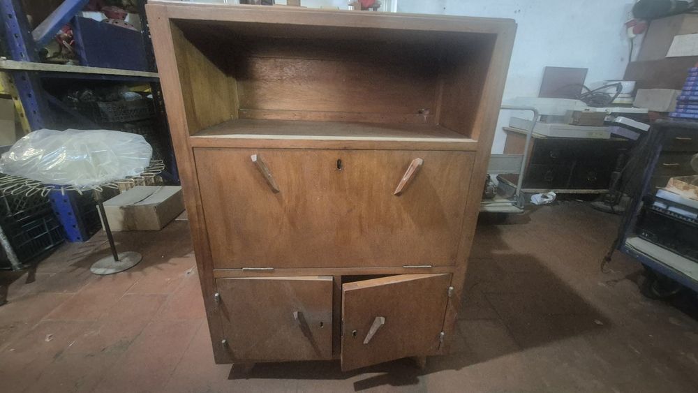 Movel antigo em madeira