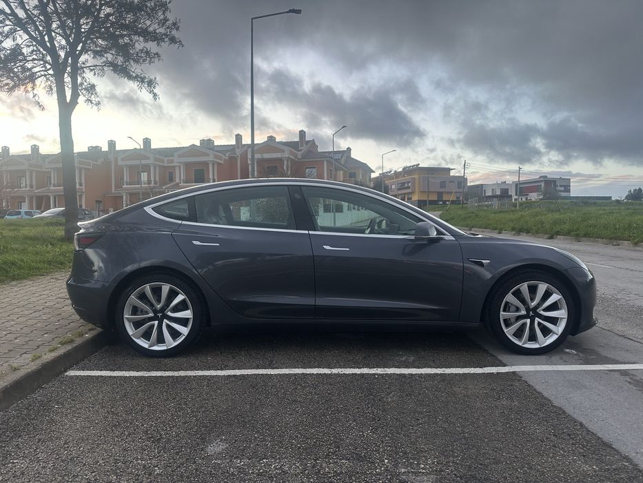 Tesla Model 3 SR Plus