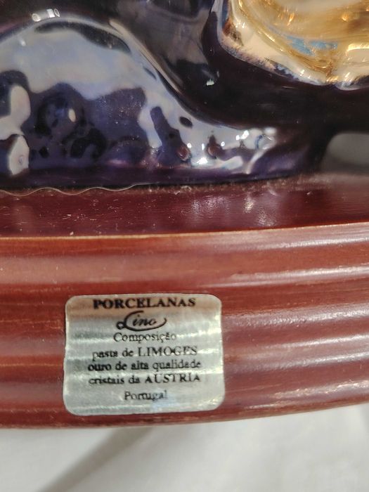 Escultura em cerâmica fina