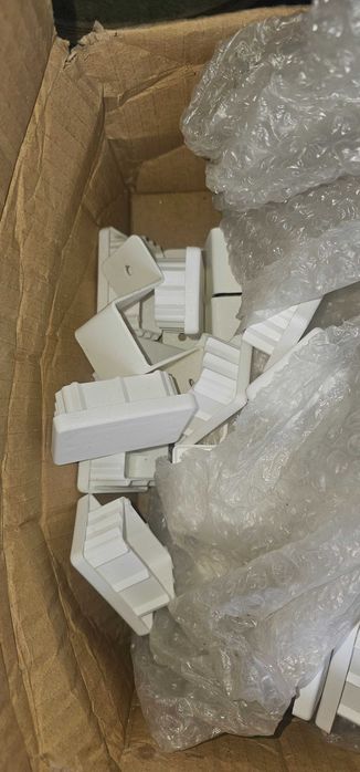 Lote de Postes Metálicos Lacados 1m – Espessura 3mm c/ Acessórios