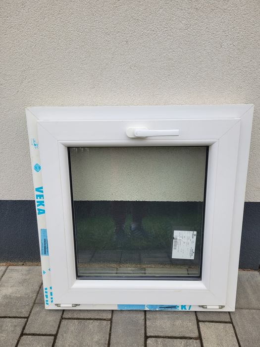 Okno 70cm x 67cm