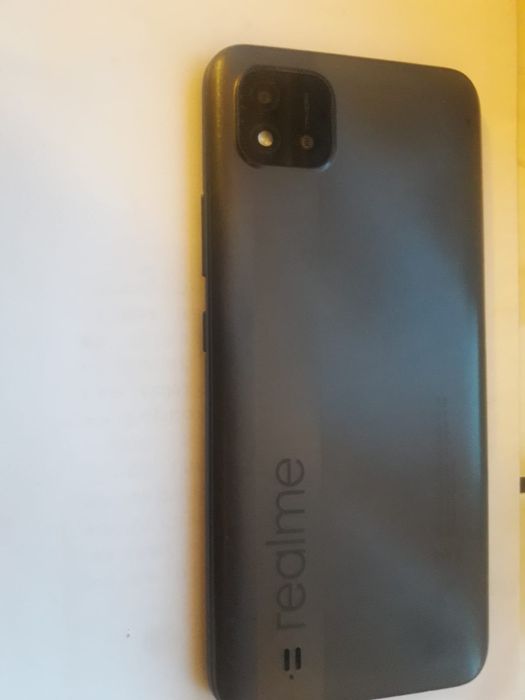 Realme  c11 2 GB/pęknięty ekran czarna plamką.