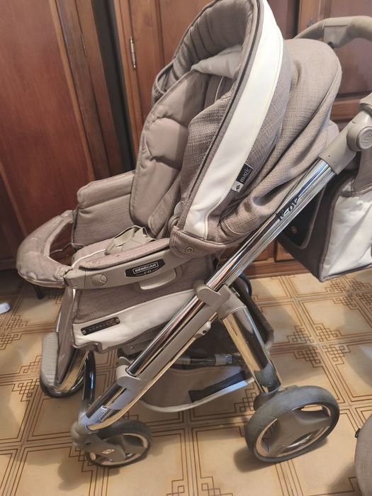 Carinho de bébé.