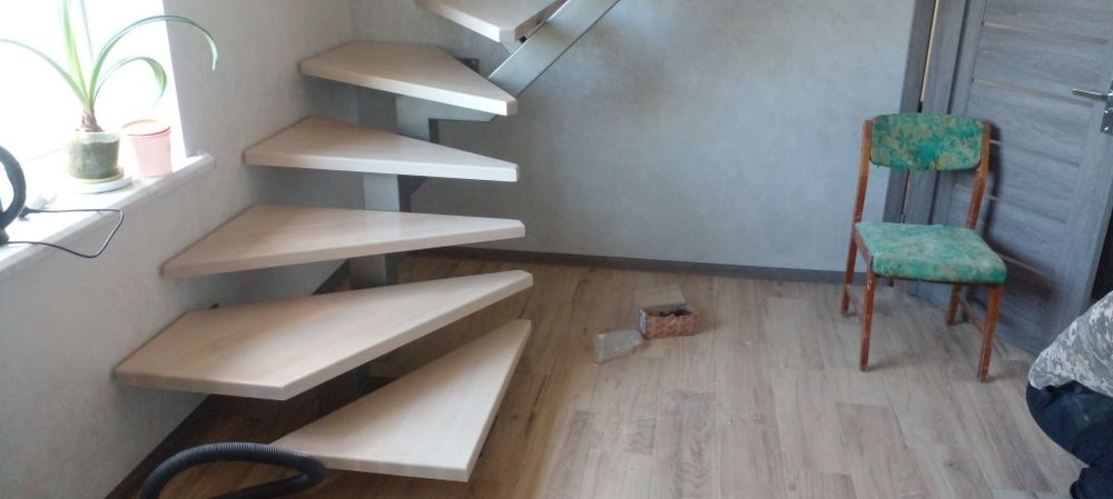 Сходи. Метало-каркаси. Перила