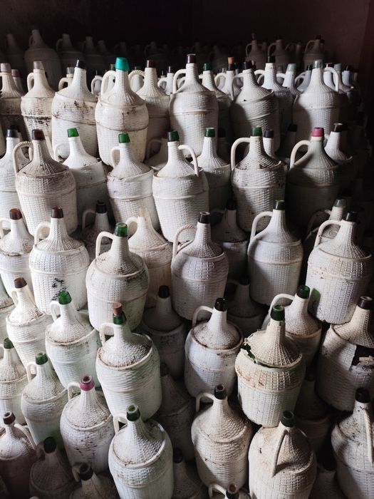 Garrafões de Vidro com plástico