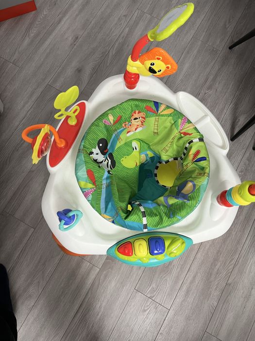 Розвивальний ігровий центр зі стрибунками