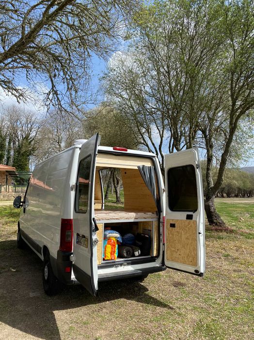 Aluguer de autocaravana-Furgão transformado
