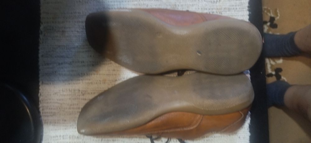 Туфлі шкіряні чоловічі  42 розмір . Колір коричневий в гарному стані.