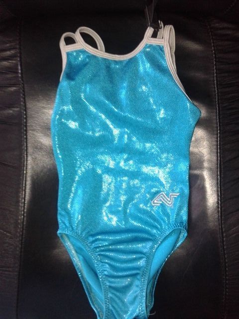 Продам фирменньій купальник для художественной гимнастики