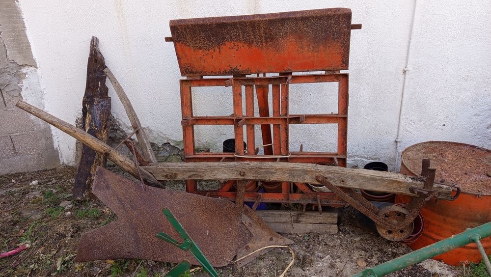 Arado, Grade e Sachador agrícolas

Descrição:
Vendo c