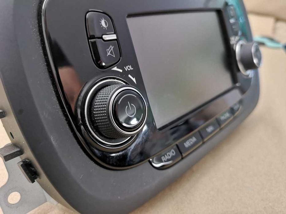Radionawigacja nawigacja GPS DAB Uconnect oryginalna fiat 500x montaż