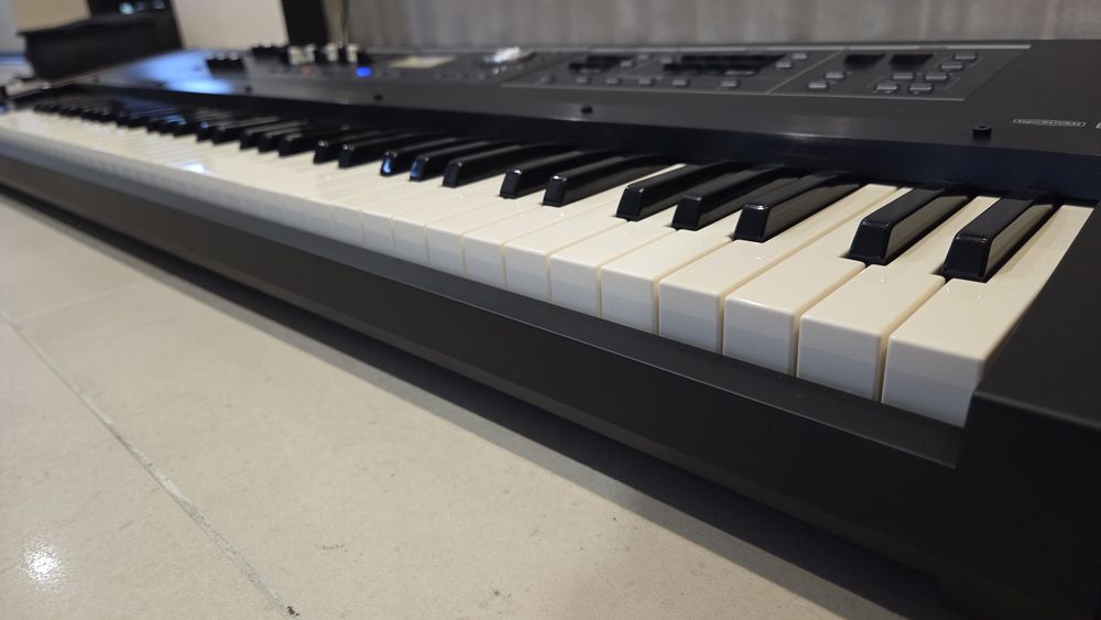ROLAND VR-730 + Pokrowiec
