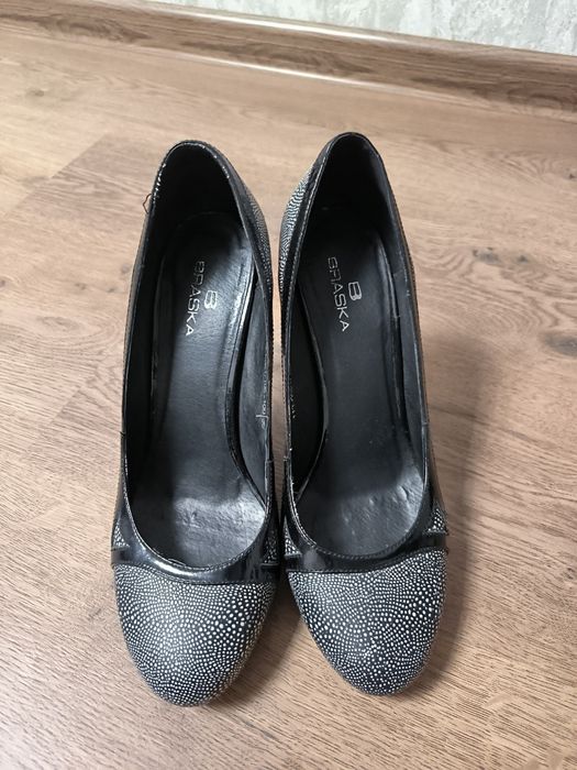 Жіночі туфлі на високих підборах