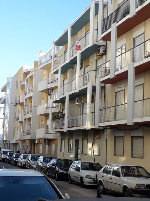 ARRENDA-SE Apartamento T2 (Olhão)