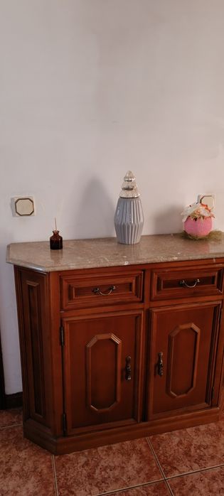 Móvel sapateira  em madeira , com 2 portas e 2 gavetas. Em bom estado