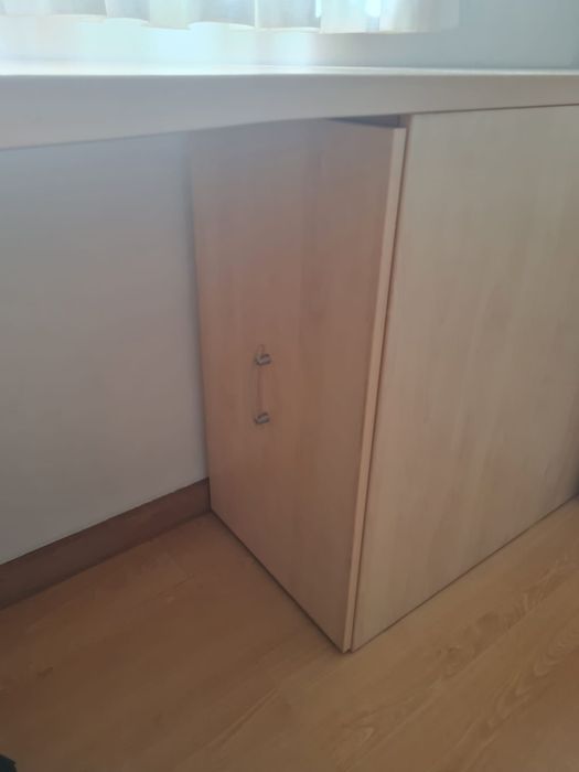 Cama, Secretaria/Cómoda, Cadeira e 1 Colchão