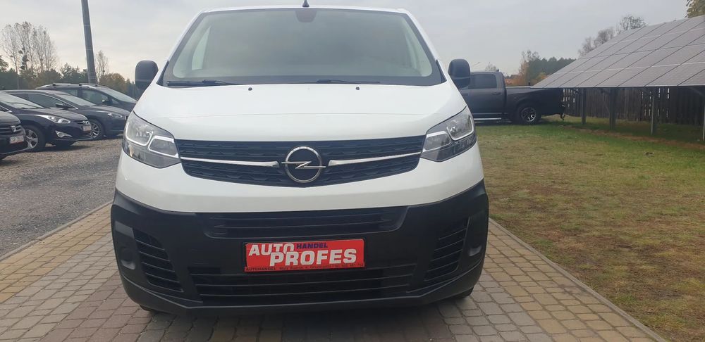 Opel vivaro  kamera cofasnia, czujniki parkowania, klimatyzacja