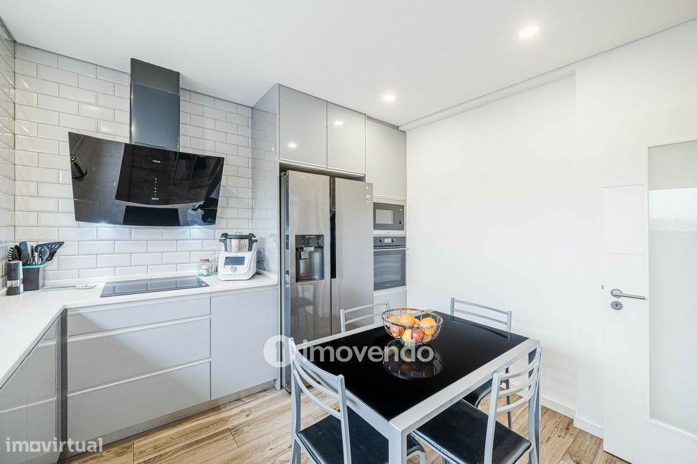 Moradia T3+1 moderna e exclusiva, com garagem e jardim, em Porto Salvo