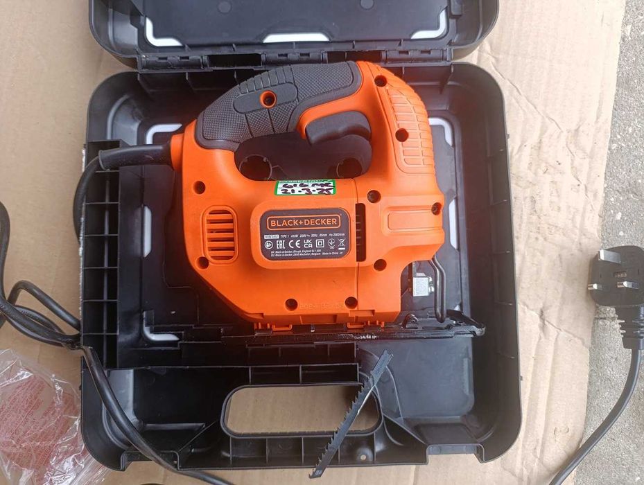Wyrzynarka elektryczna piła BLACK DECKER KFBES410 + walizka