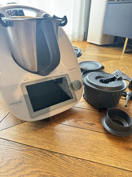Thermomix TM6 + drewniana podstawa + torba transportowa