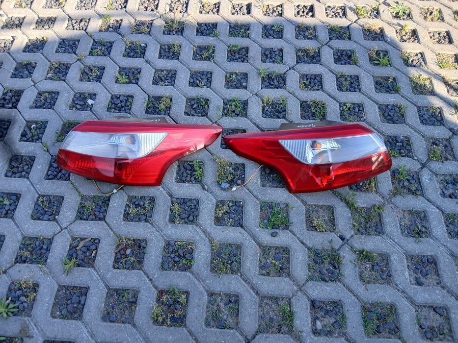 Lampa tylna ford focus mk3 sedan