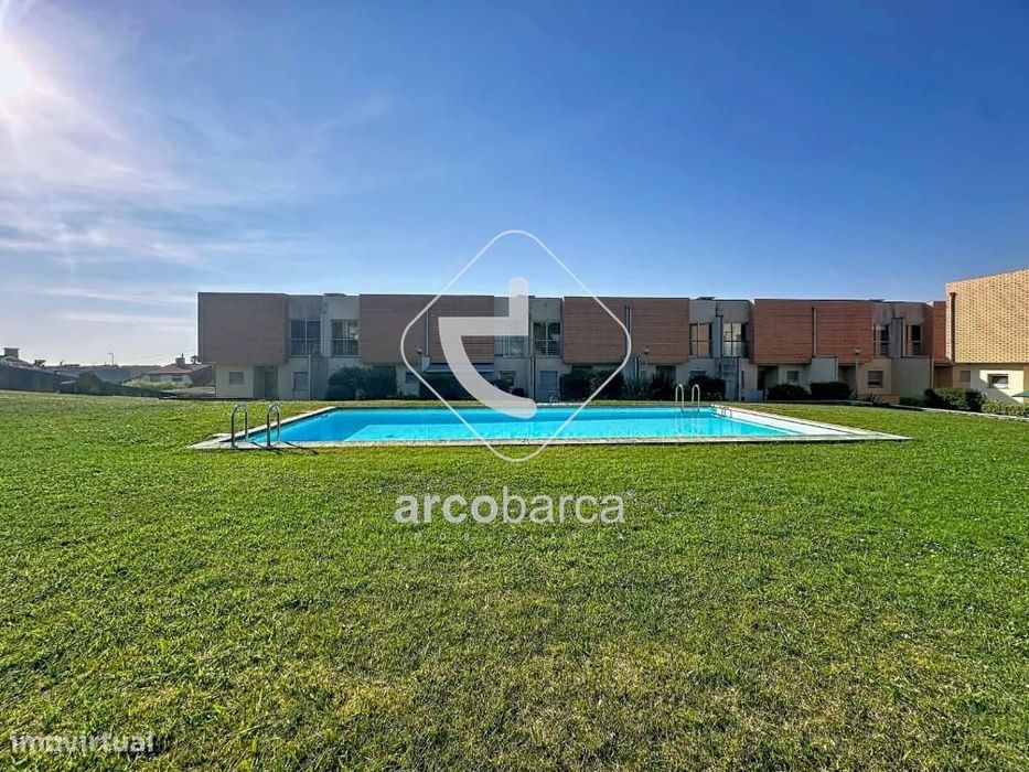 Apartamento T3 Duplex com Piscina em Condomínio Fechado – Moledo, Cami