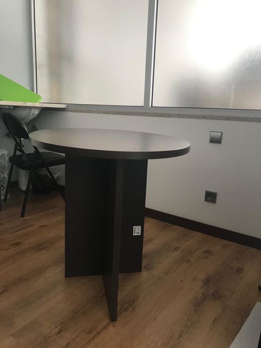 Mesa oval melamina Bengue