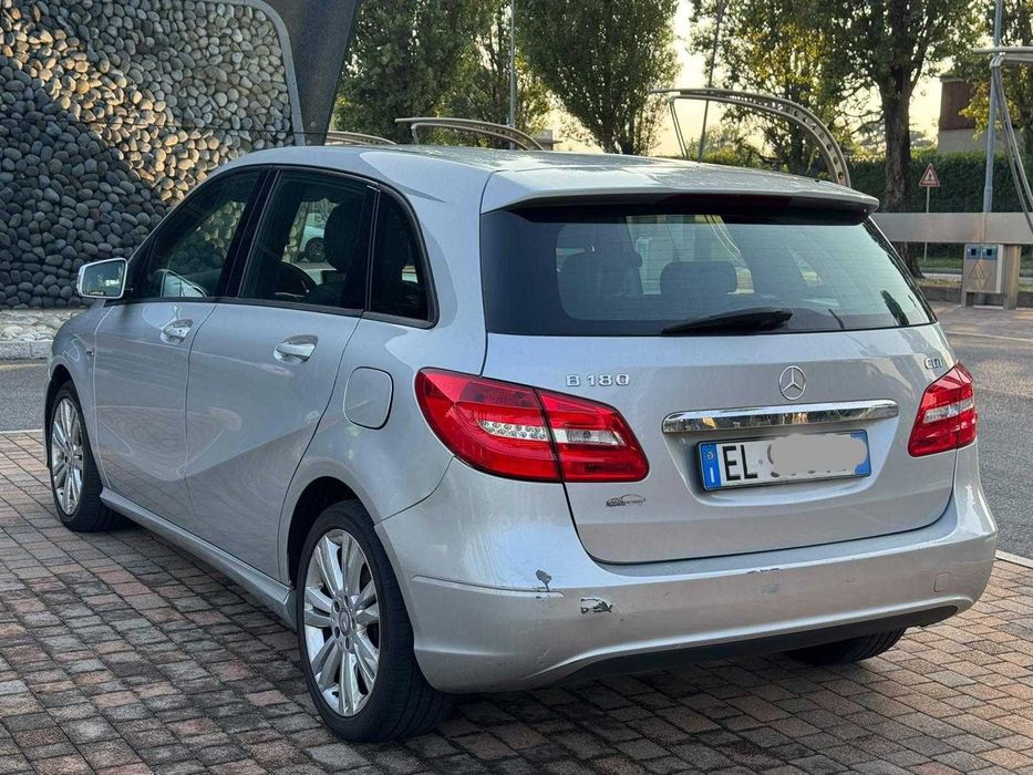 Mercedes  B klasa 1.8cdi  Posiadam  inne  auta  z  włoch  całe  i uszkodzone
