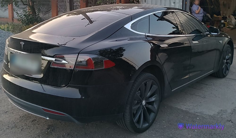 Продам електромобіль Tesla model S Европа 85 кВт батарея.