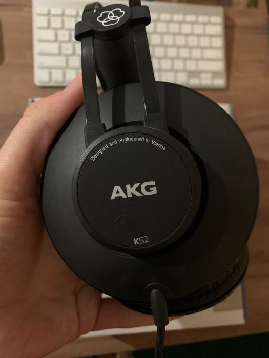 Студійні навушники AKG K52
