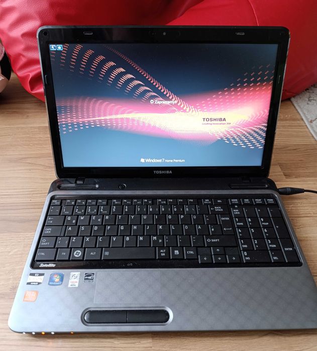 Laptop Toshiba Satellite L750D z fabrycznym Windows 7 4GB 500GB