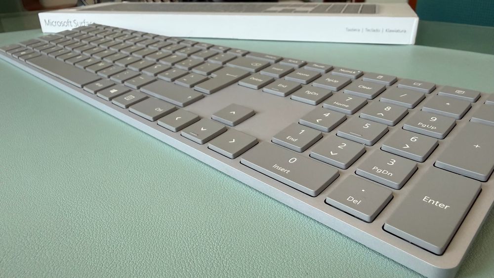 Teclado Bluetooth Microsoft Surface Keyboard