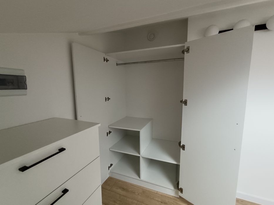 Montaż i składnie mebli z paczek / Meble na wymiar