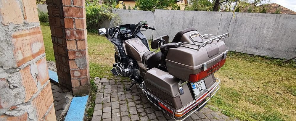 Мотоцикл Хонда голдаінг 1200