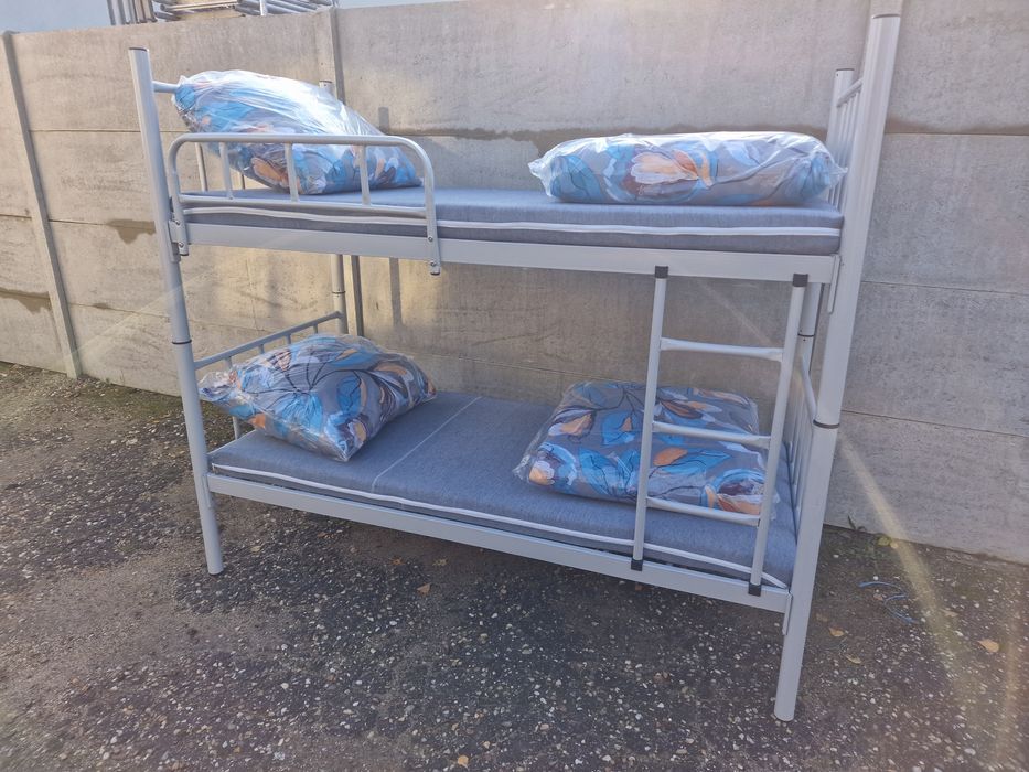 Łóżko piętrowe metalowe z materacami komplet wojskowe pracownicze