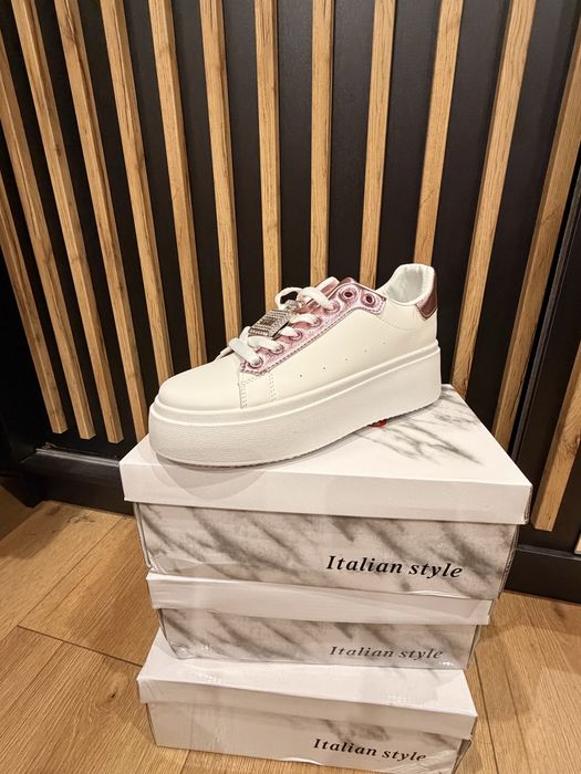 Biało-różowe sneakersy na platformie rozmiar 38